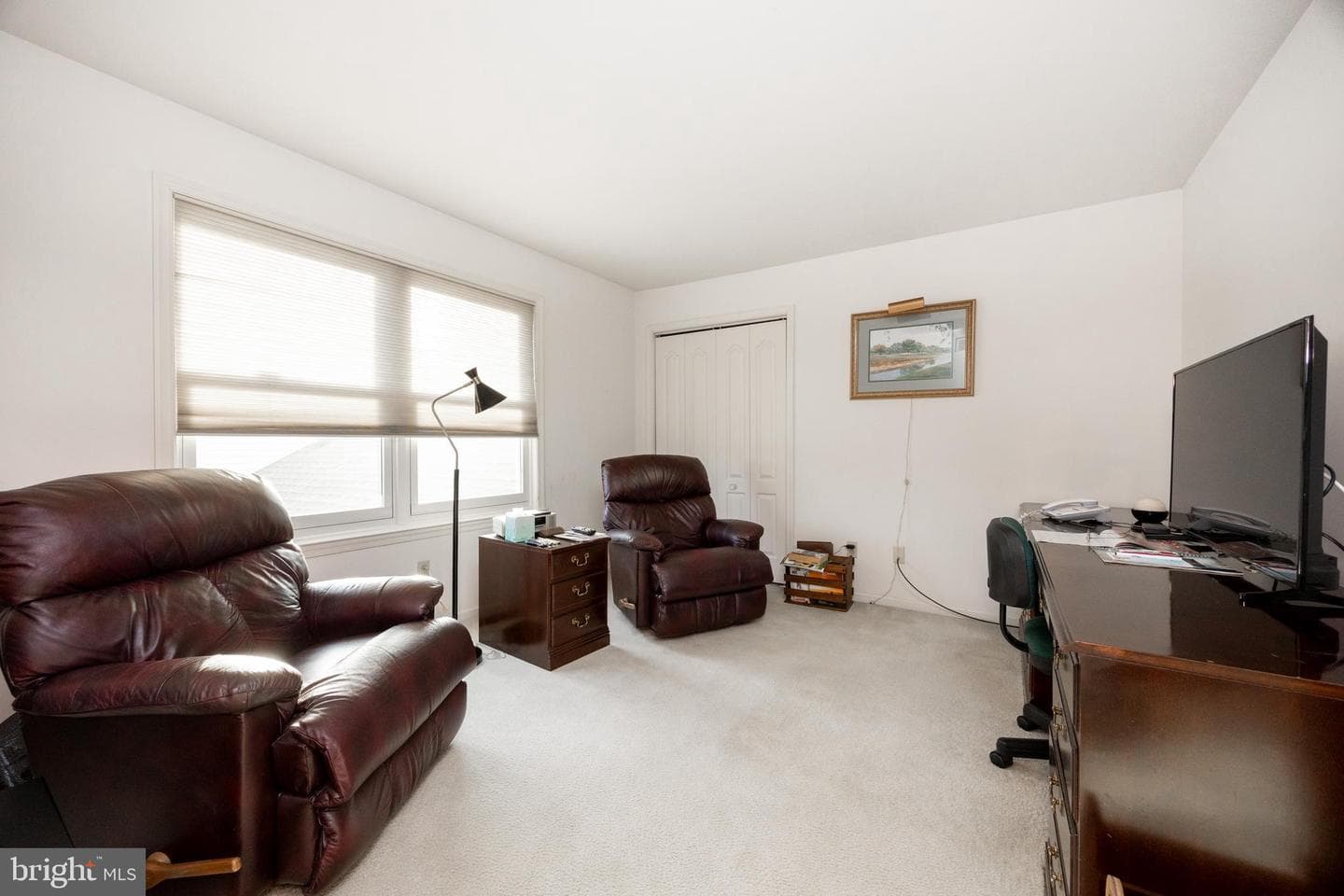 319 Surrey Place photo 25