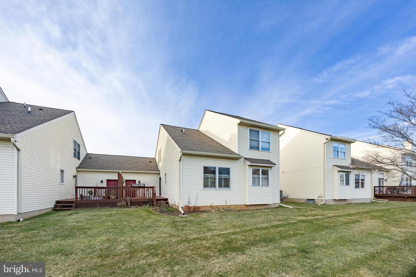 319 Surrey Place photo 29