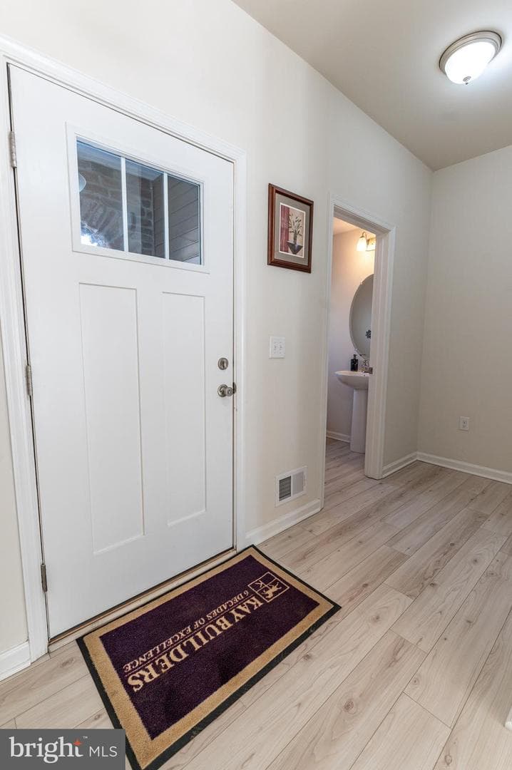 164 Maureen Lane photo 2