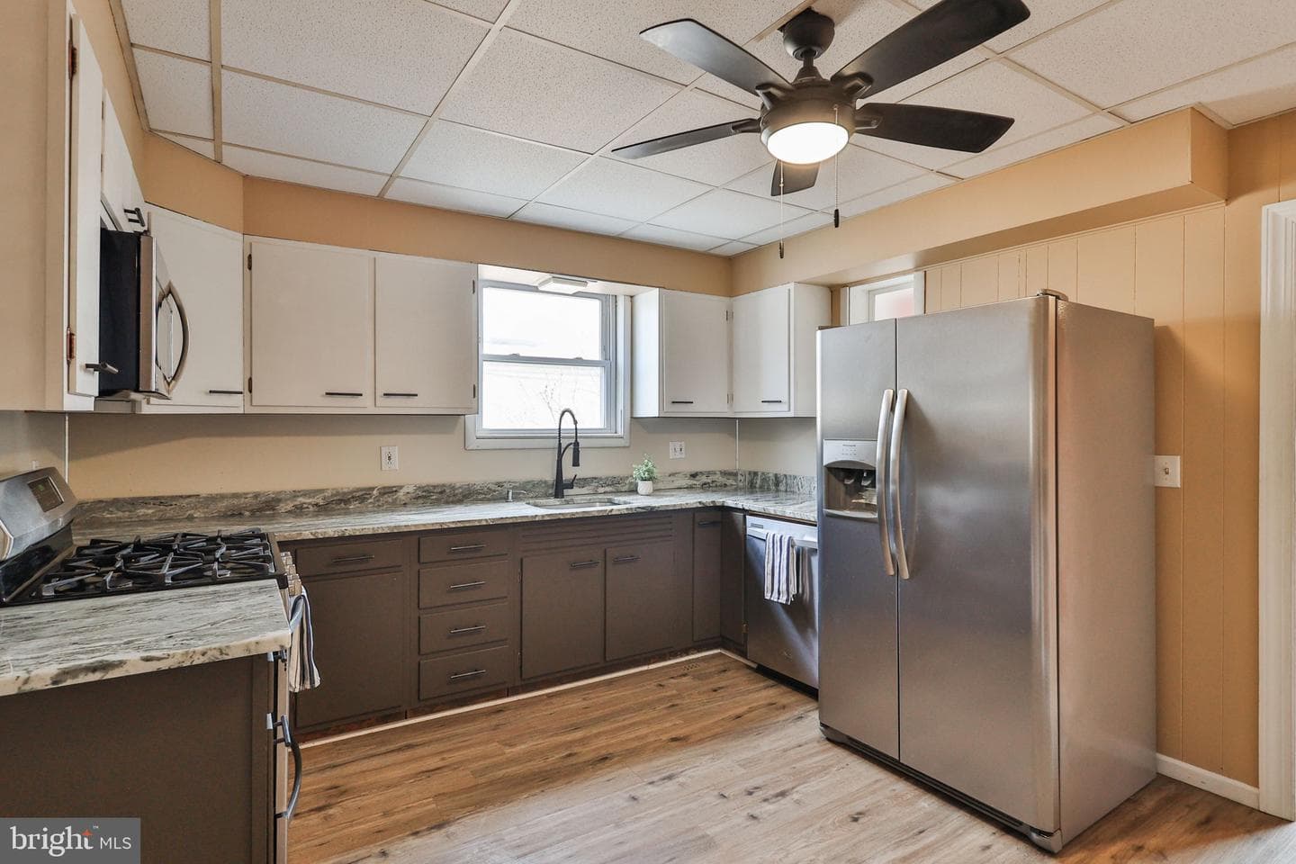 2045 Kenmore Avenue photo 15