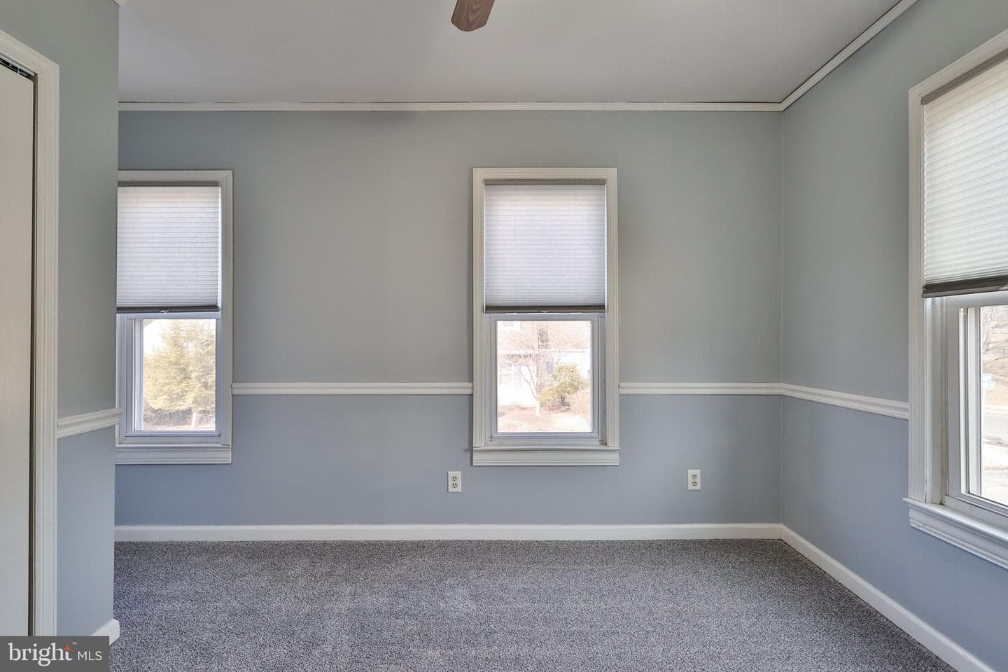 2045 Kenmore Avenue photo 24
