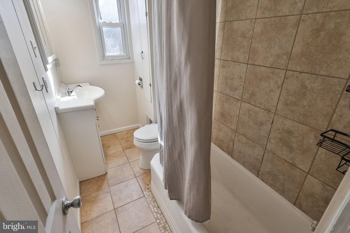 2045 Kenmore Avenue photo 27