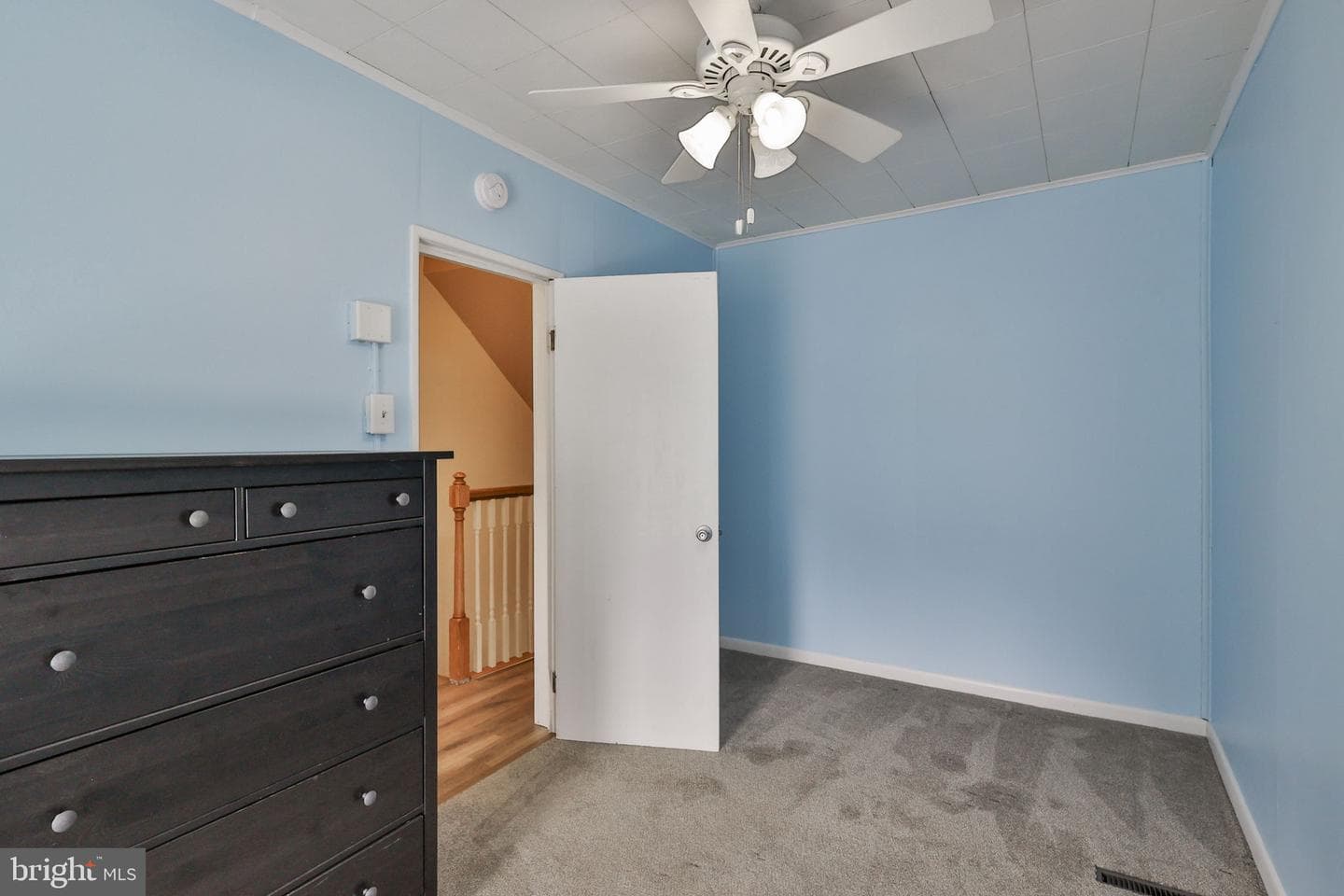 2045 Kenmore Avenue photo 32