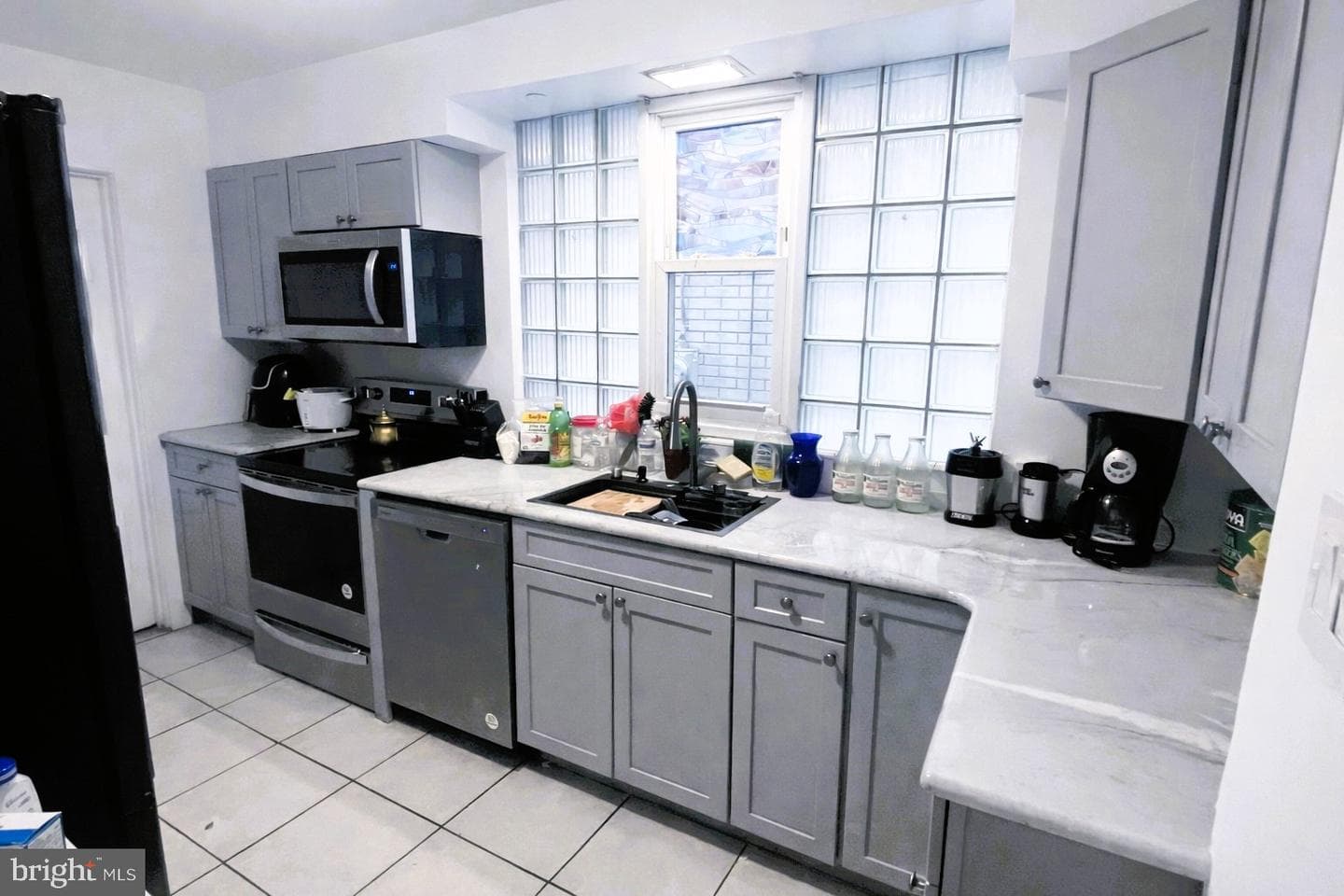 274 E Elm Street photo 5
