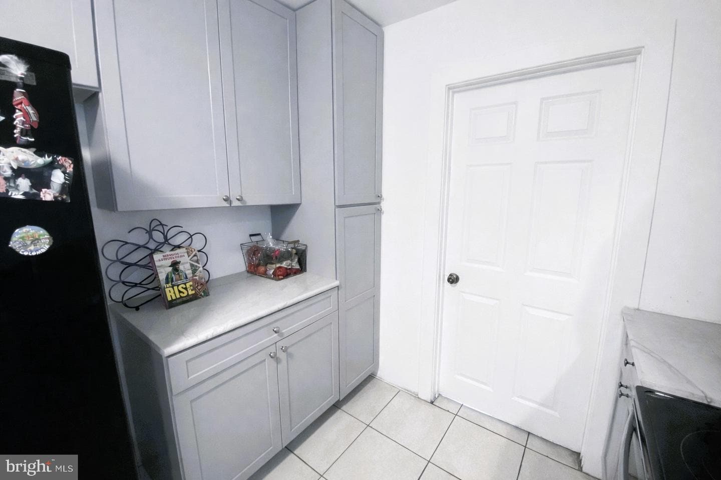 274 E Elm Street photo 7
