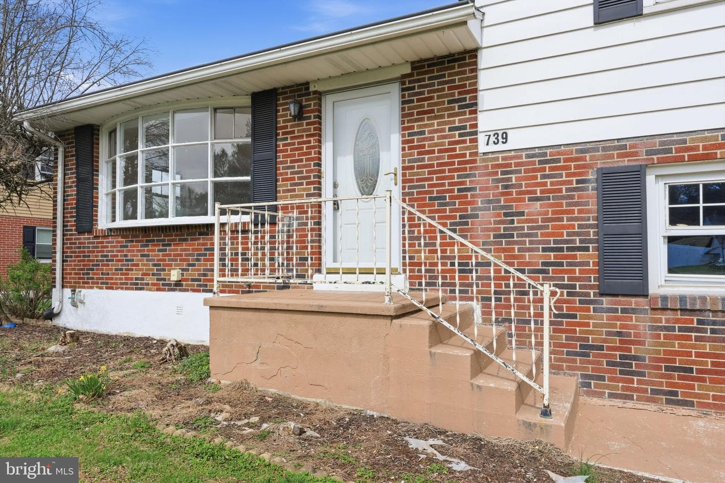 739 Henry Drive photo 3