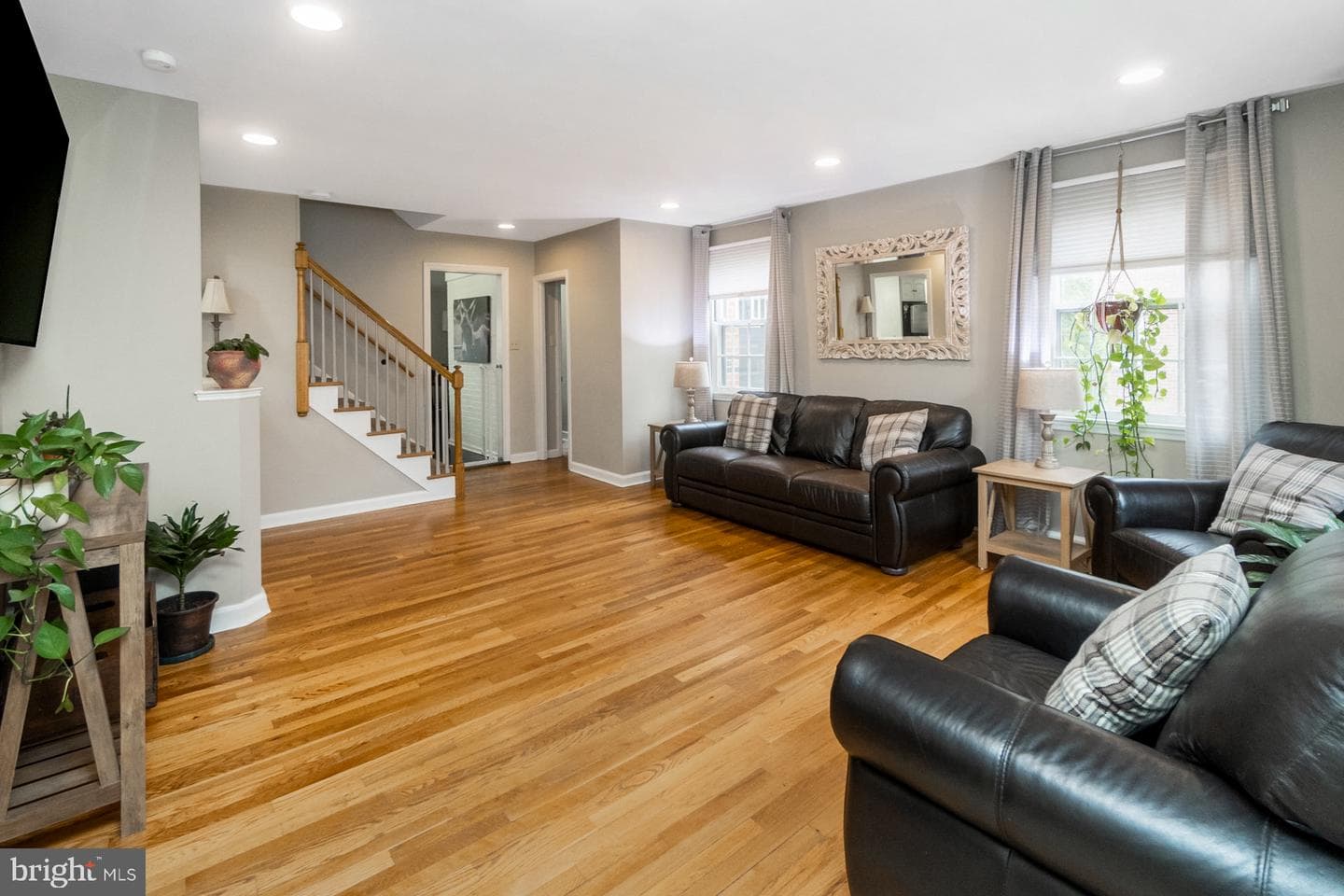 2415 W Tremont Street photo 5