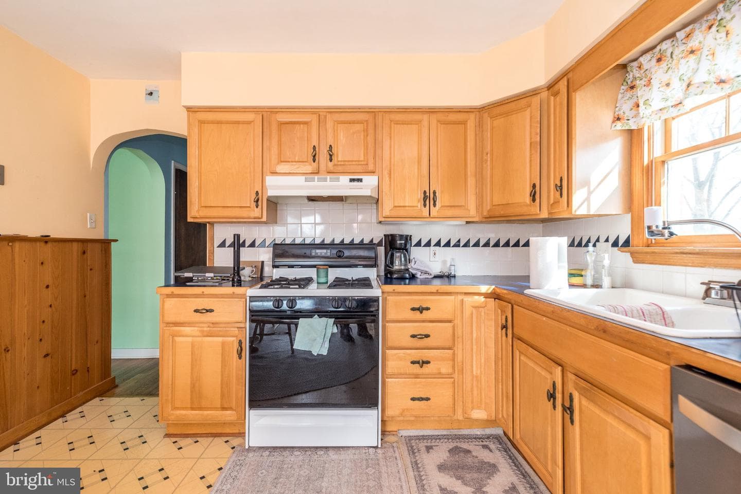 520 Thomas Street photo 8