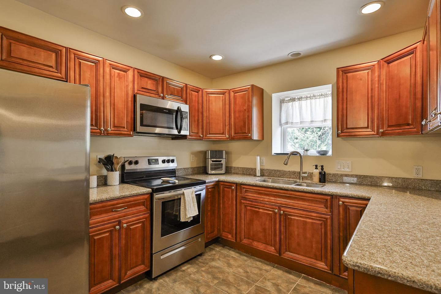 518 Ridge Street photo 9