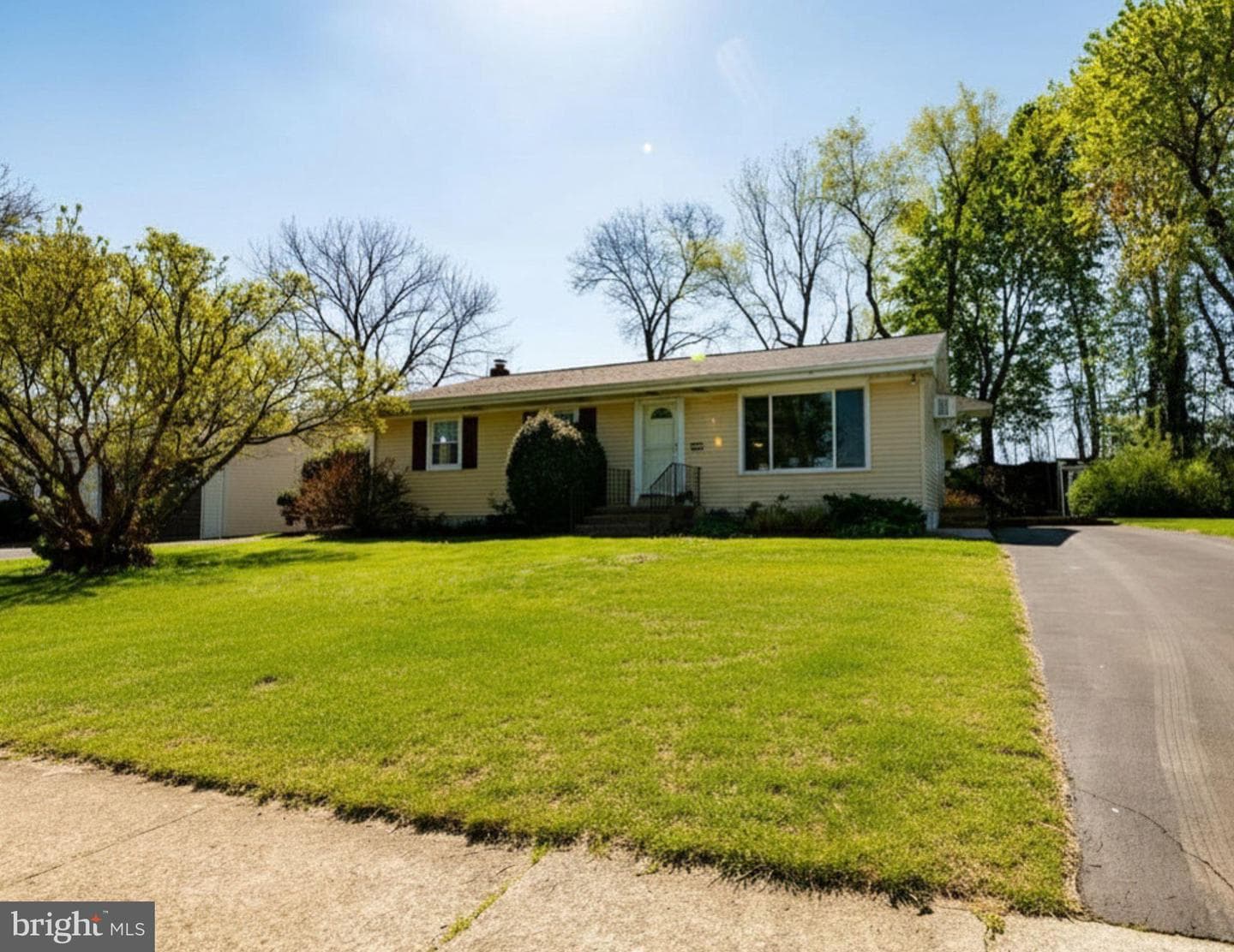 4882 Pine Grove Circle