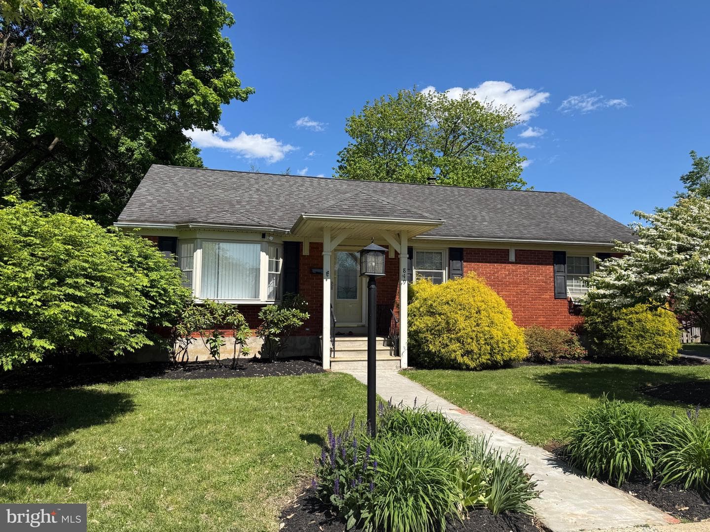 849 N Arch Street photo 2