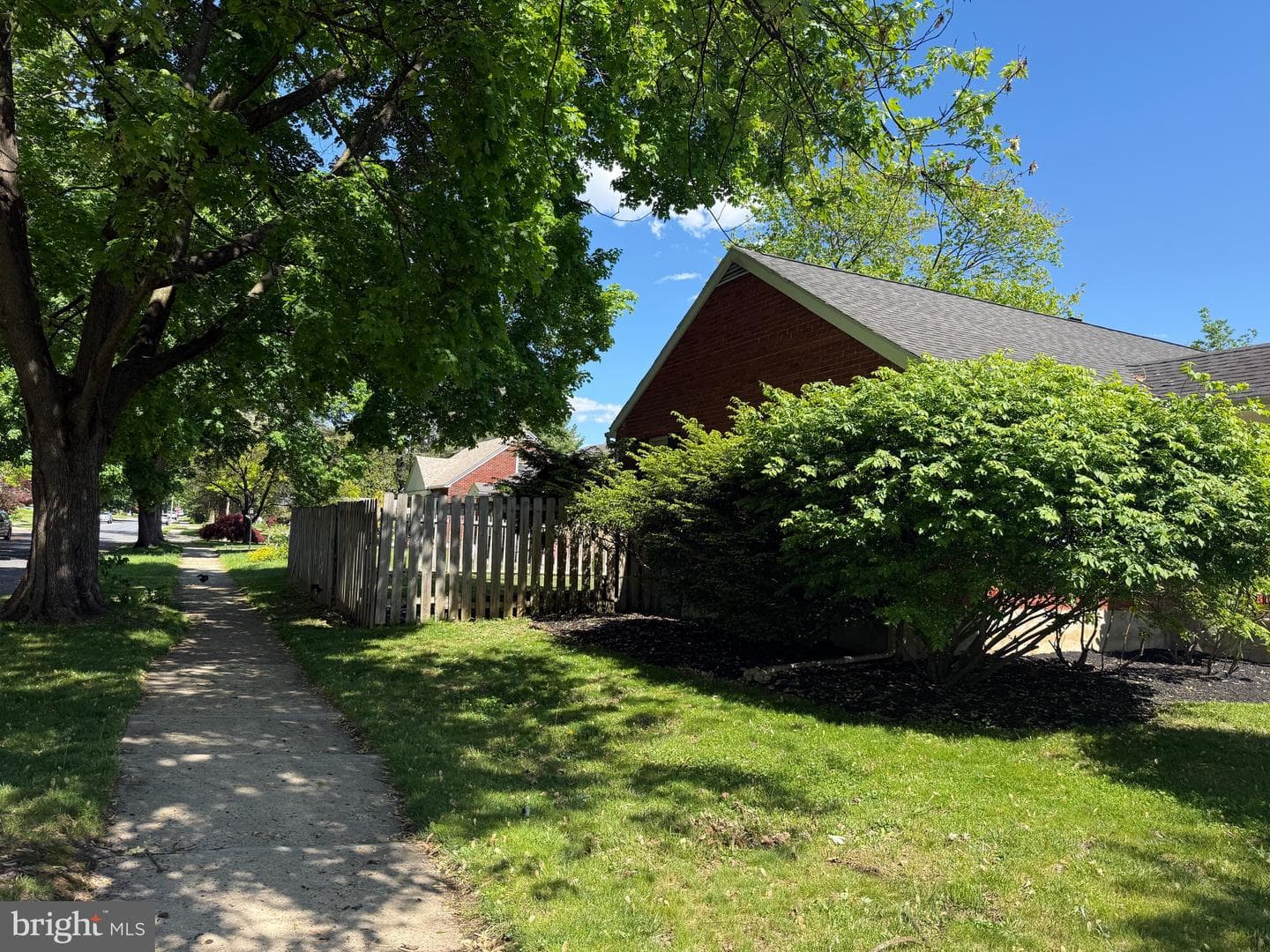 849 N Arch Street photo 3