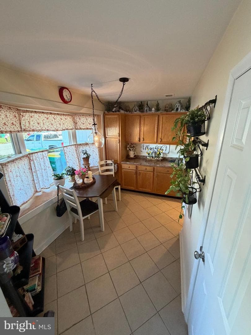 1879 Aster Road photo 3