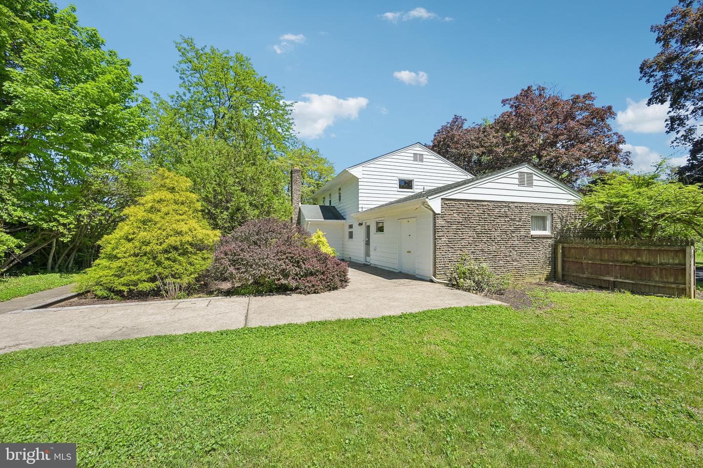 3065 W Livingston Street photo 21
