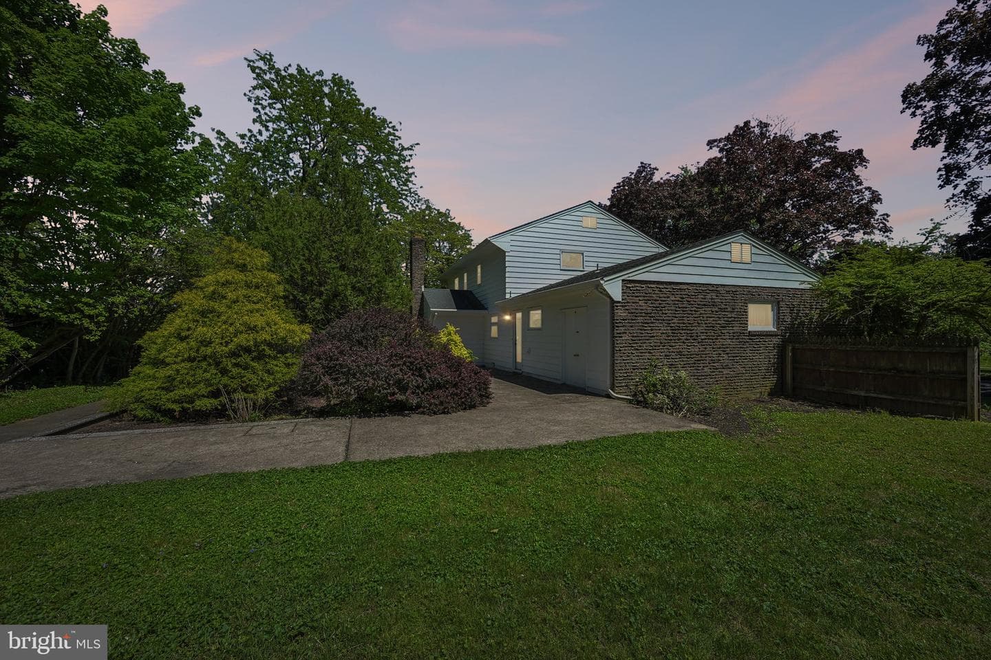 3065 W Livingston Street photo 24