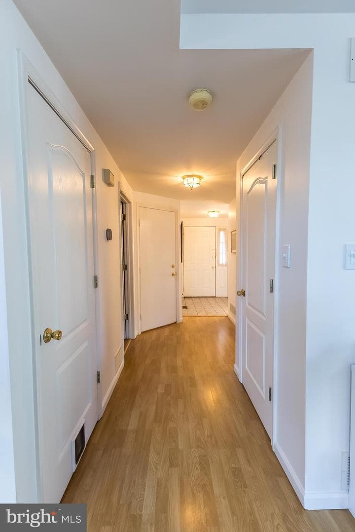 323 Surrey Place photo 17