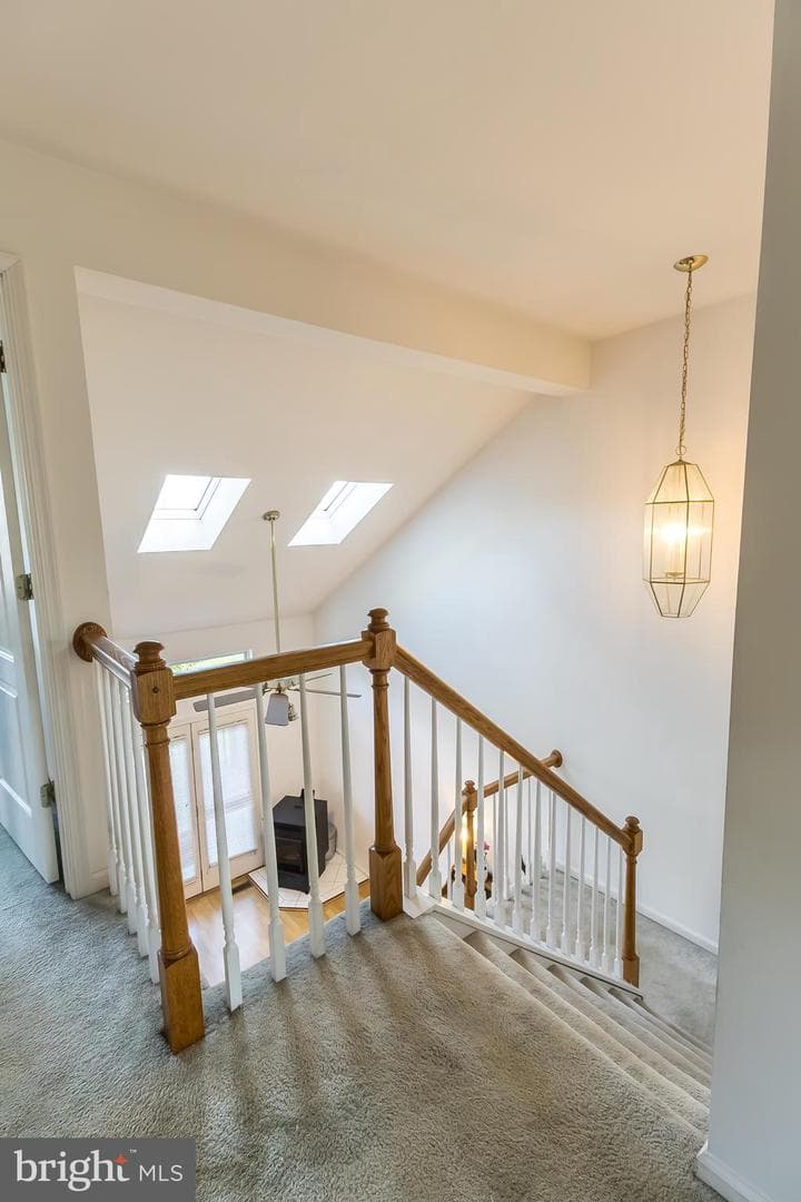 323 Surrey Place photo 21