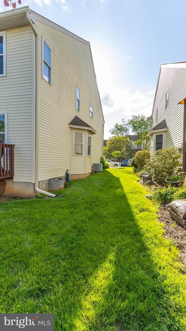 323 Surrey Place photo 56