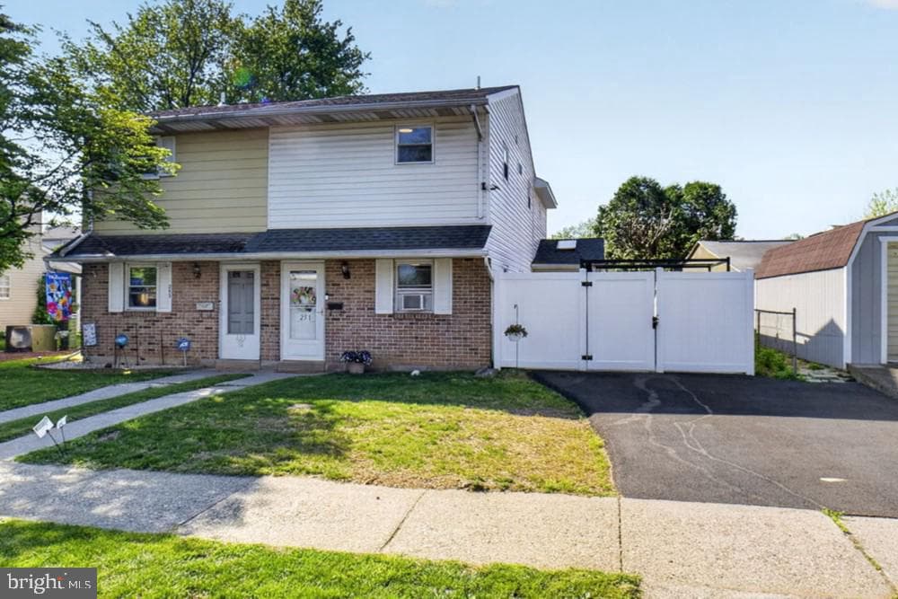 251 Edward Lane photo 1