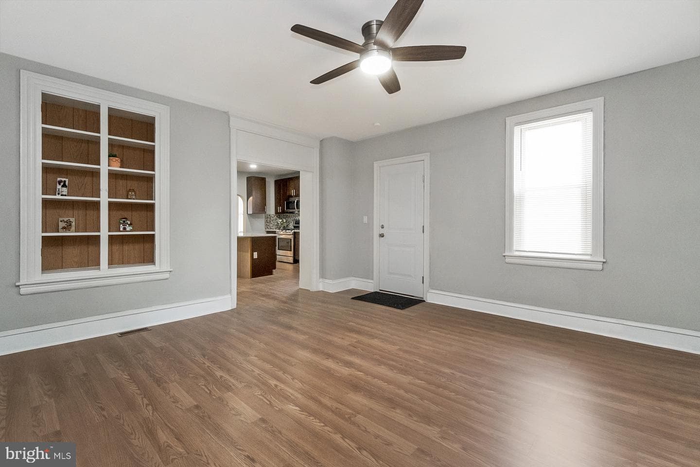 746 Front photo 18