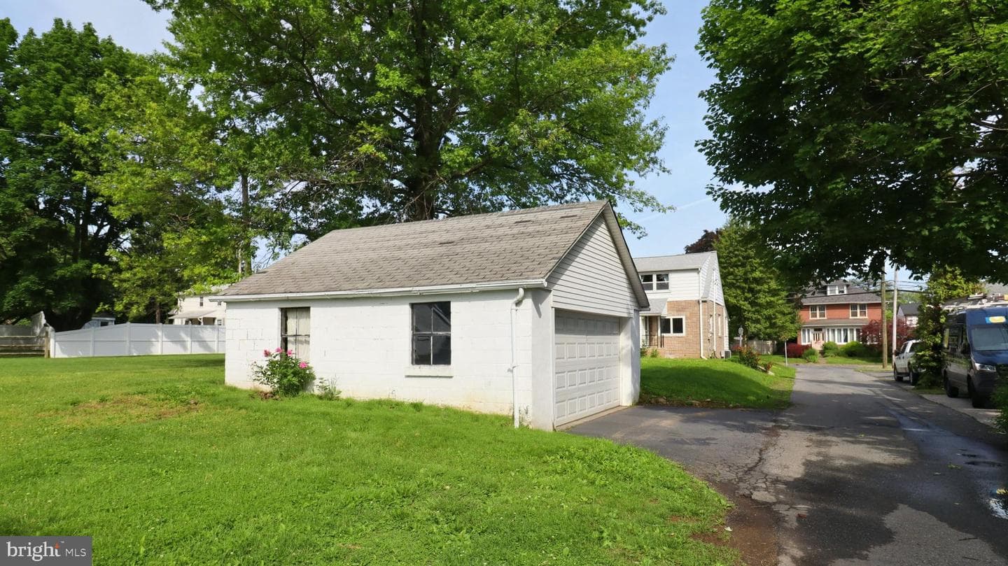 172 Harrison St photo 25