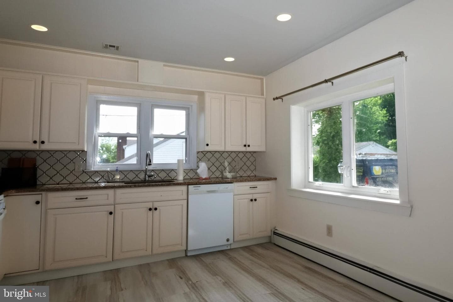 172 Harrison St photo 5