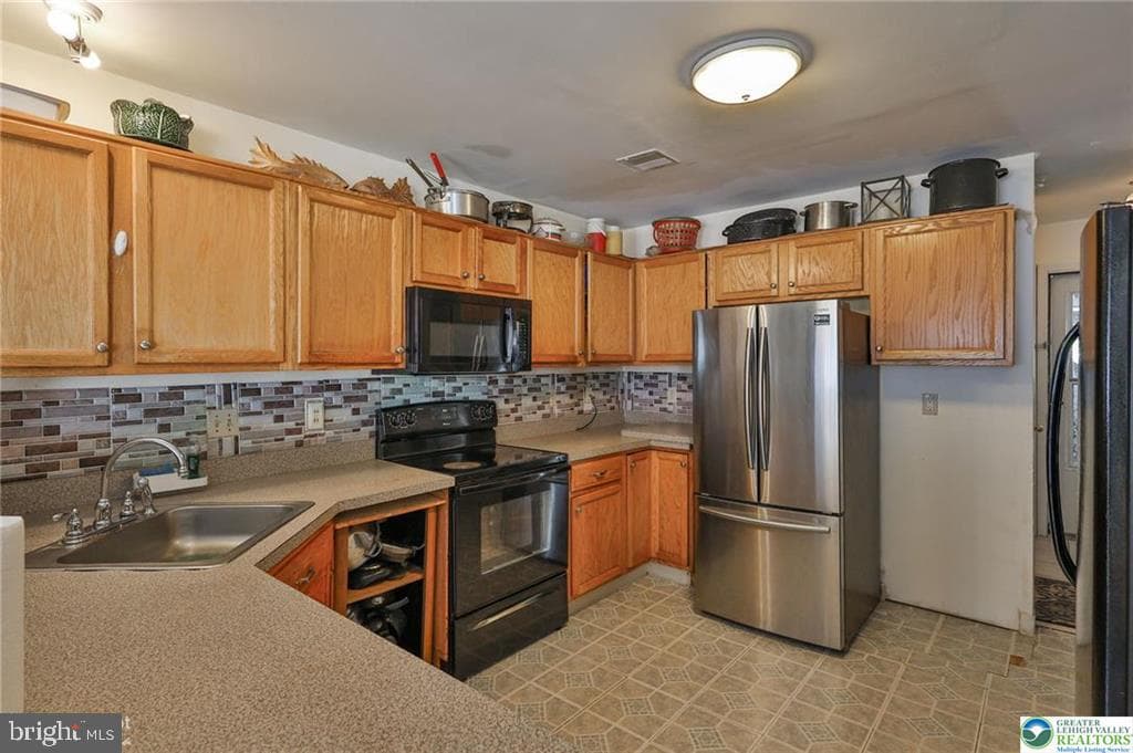 6411 Pioneer Drive photo 24
