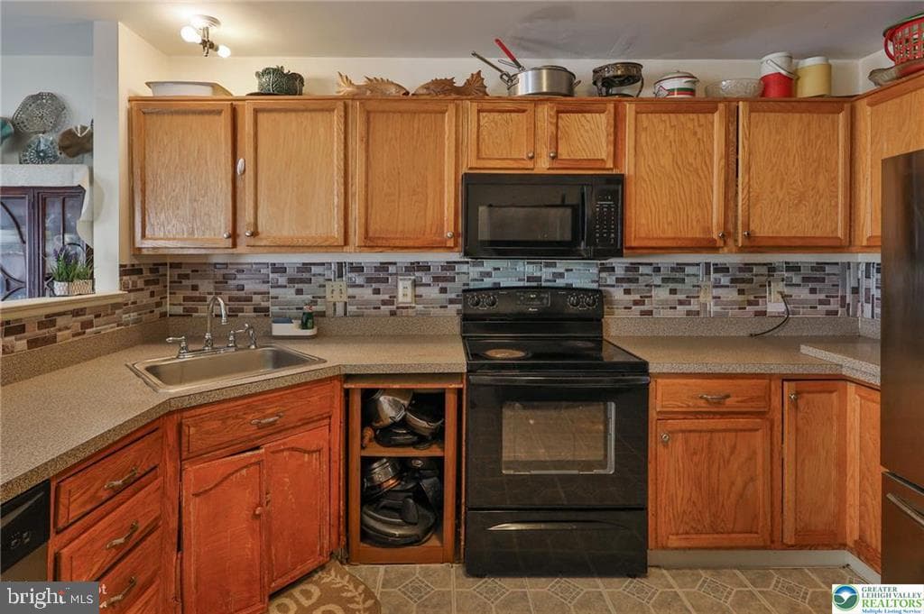 6411 Pioneer Drive photo 26
