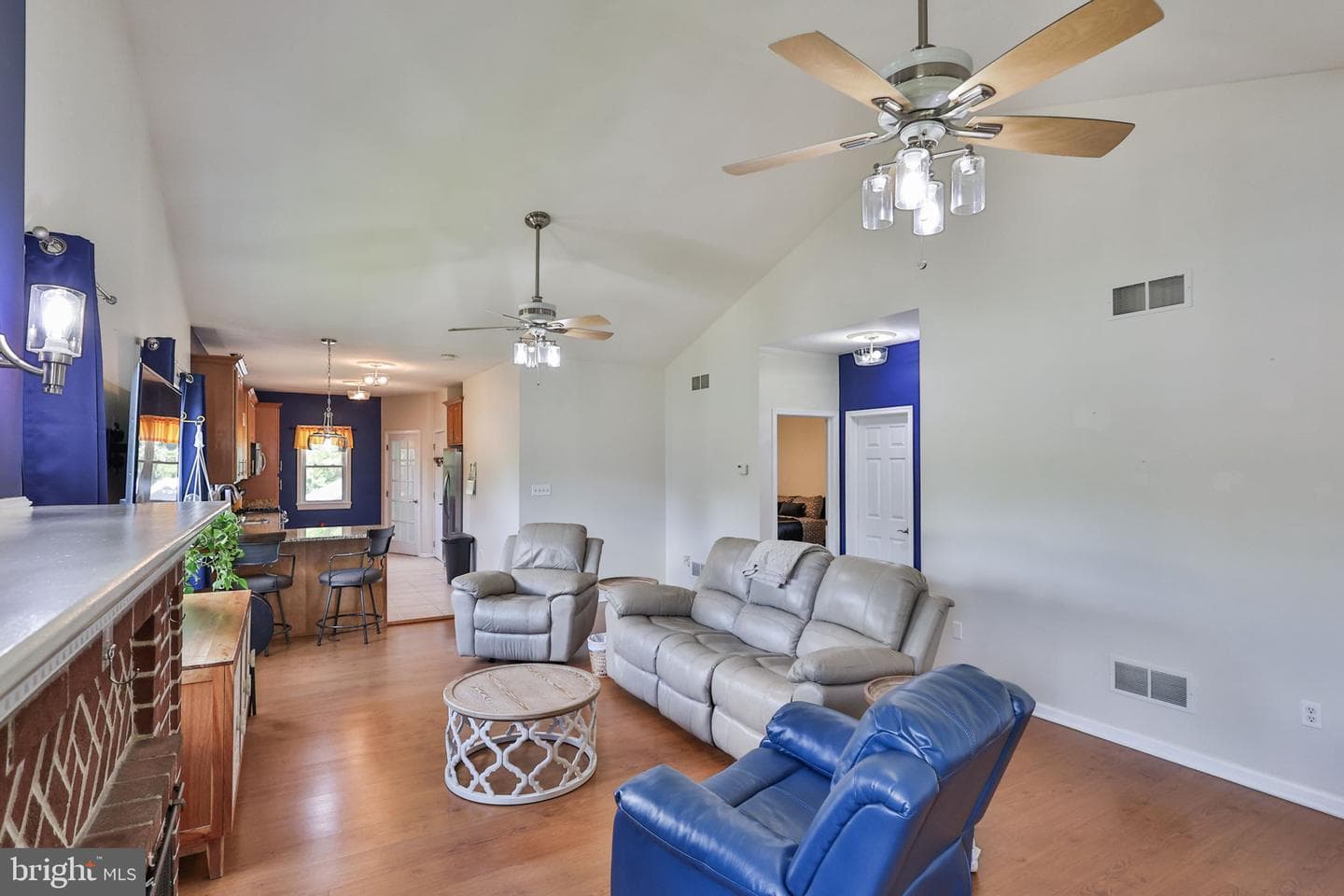 1635 E Emmaus Avenue photo 11