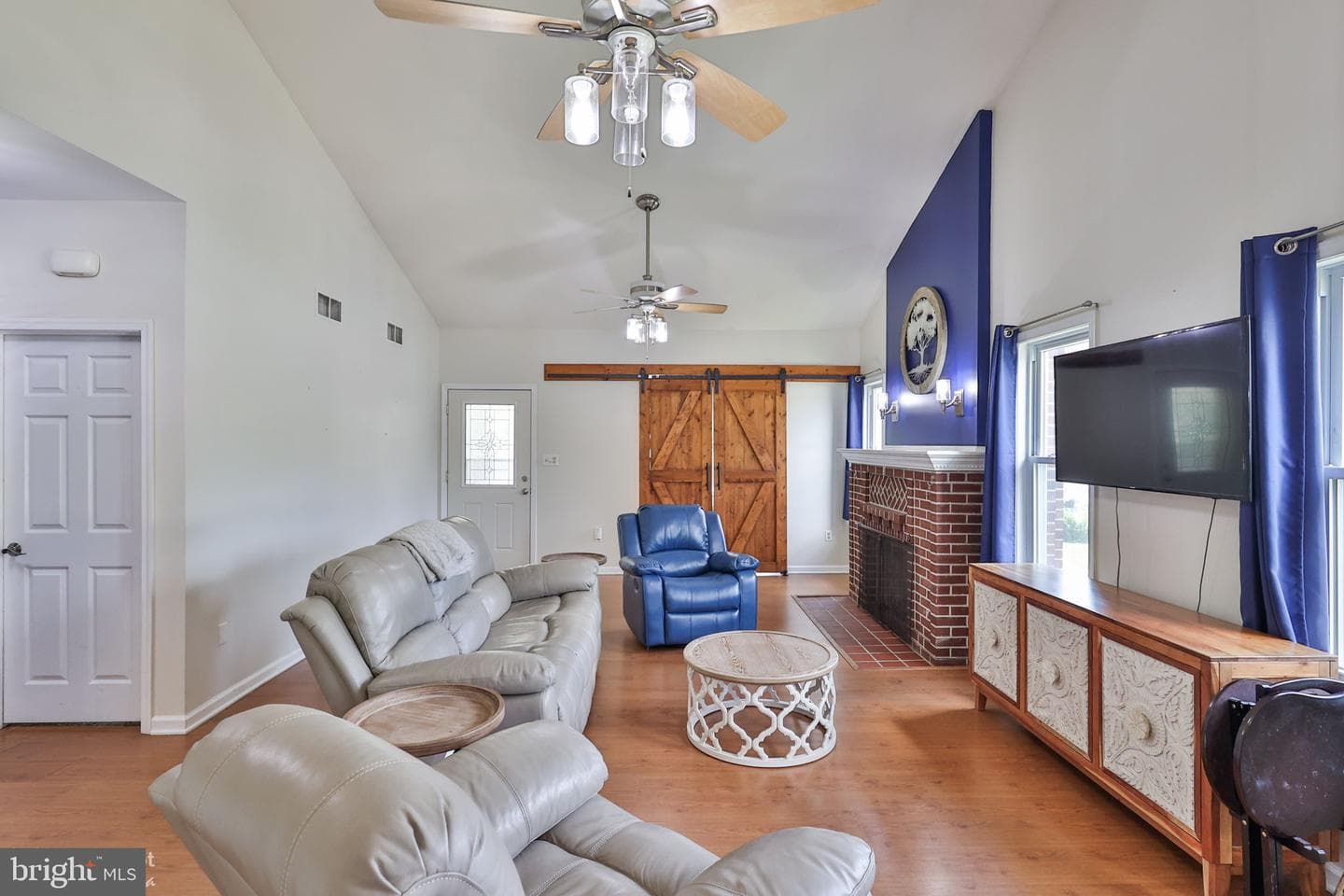 1635 E Emmaus Avenue photo 15
