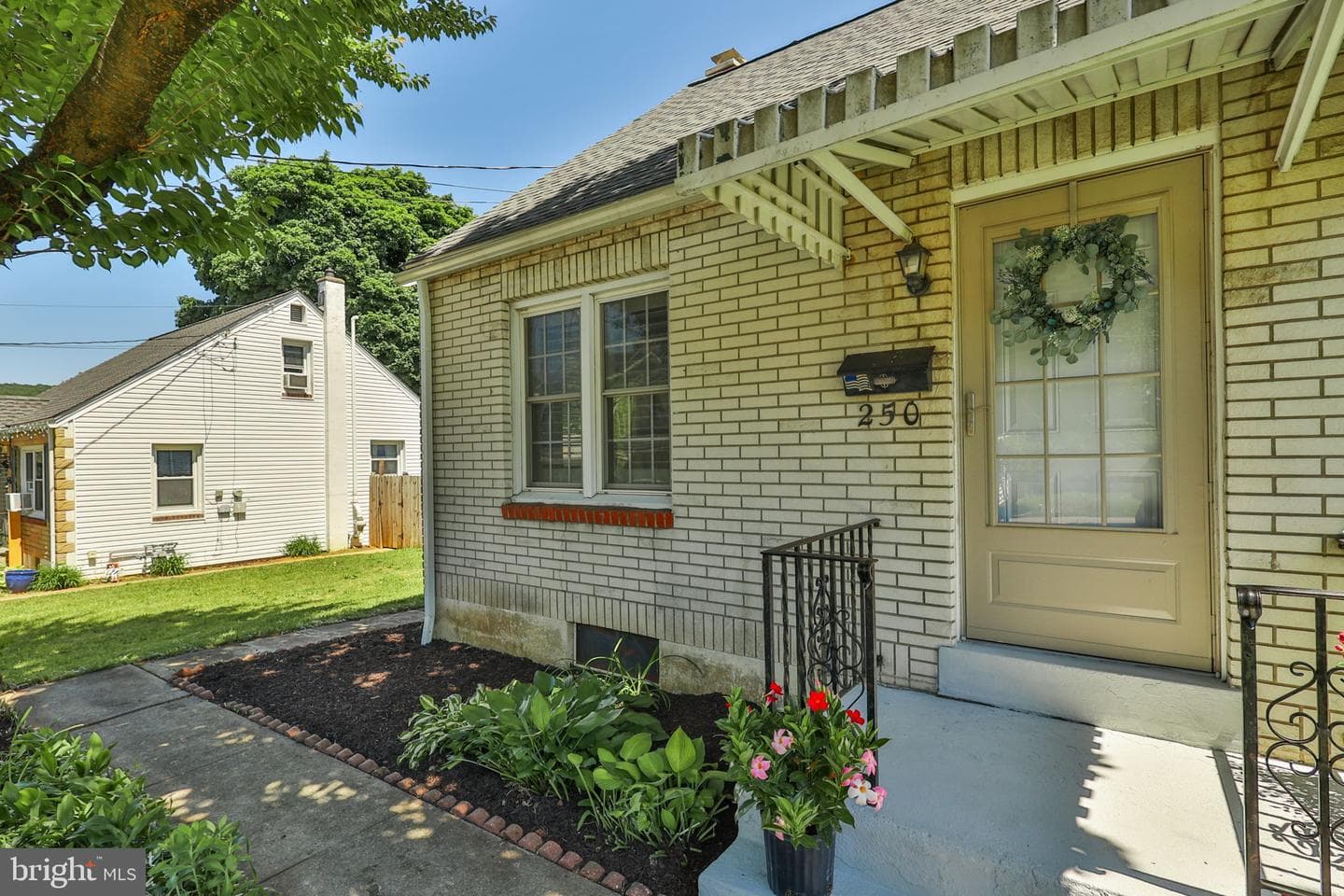 250 Adrain Street photo 2