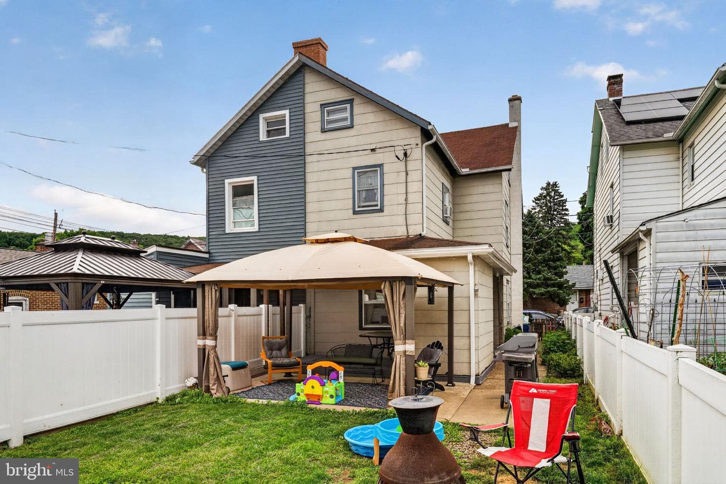 233 Adrain Street photo 28