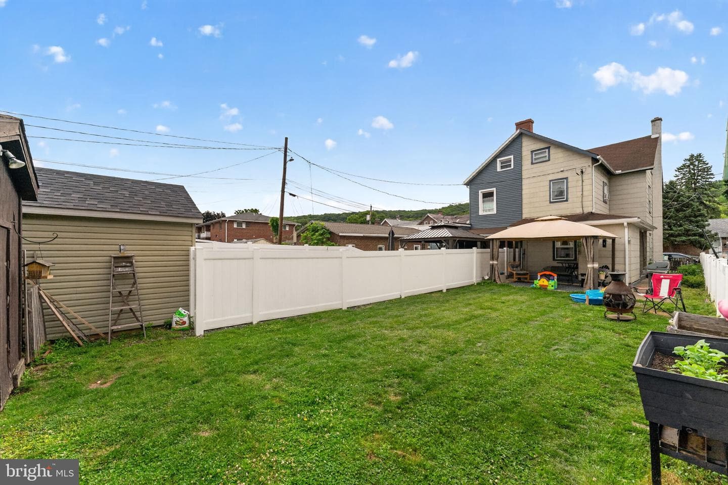 233 Adrain Street photo 29