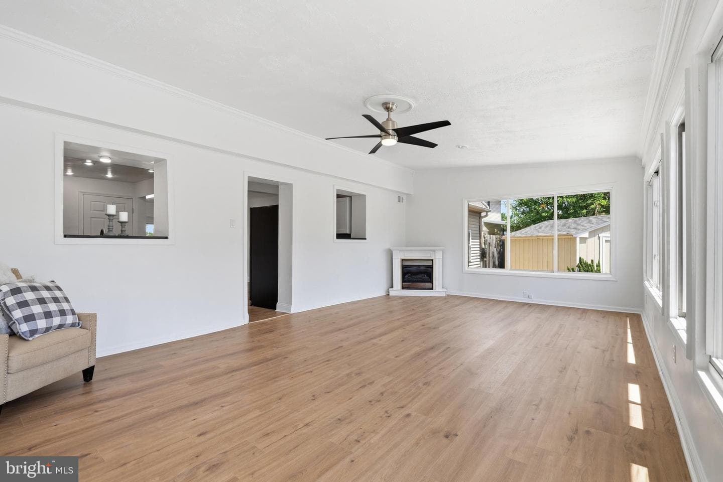 1138 E Tremont Street photo 20