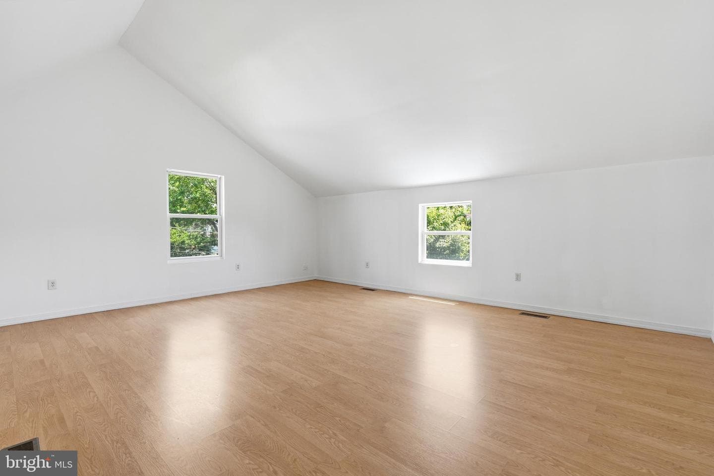 1138 E Tremont Street photo 36