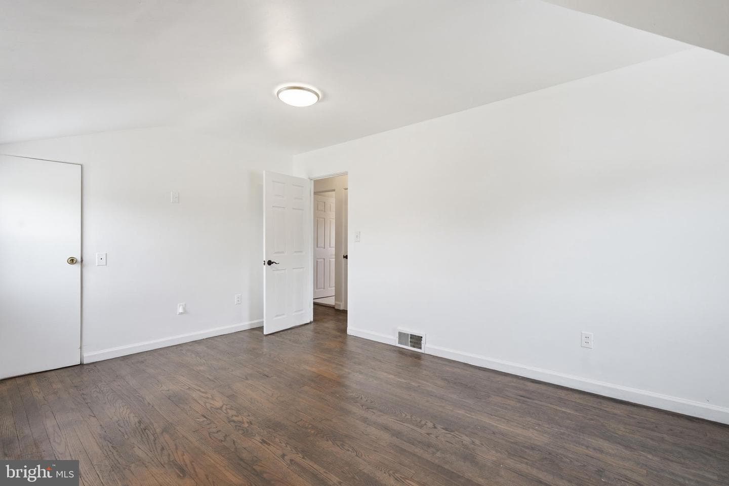 1138 E Tremont Street photo 44
