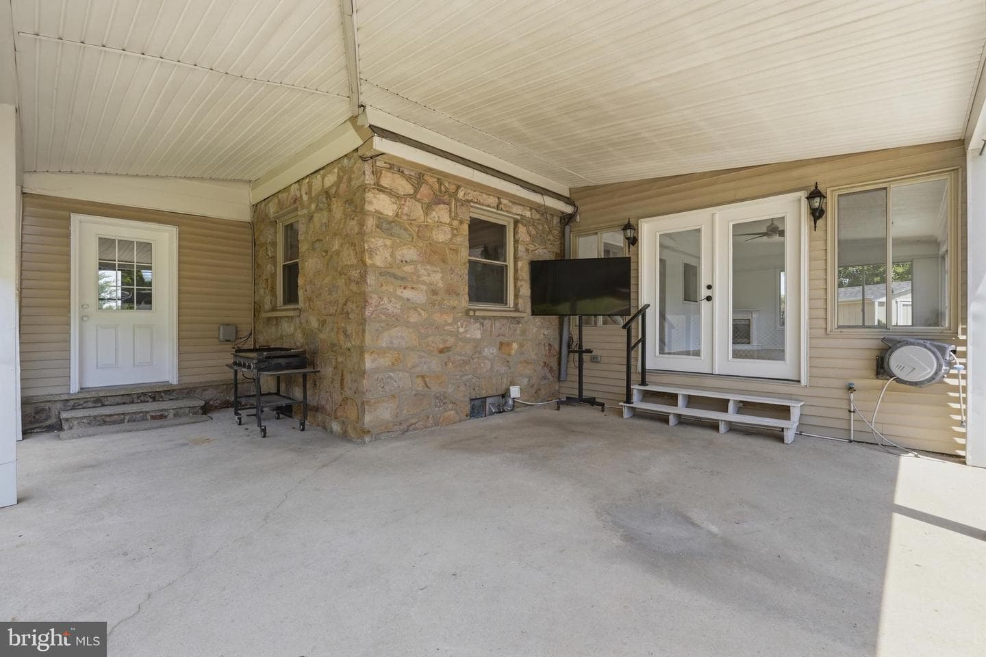 1138 E Tremont Street photo 47