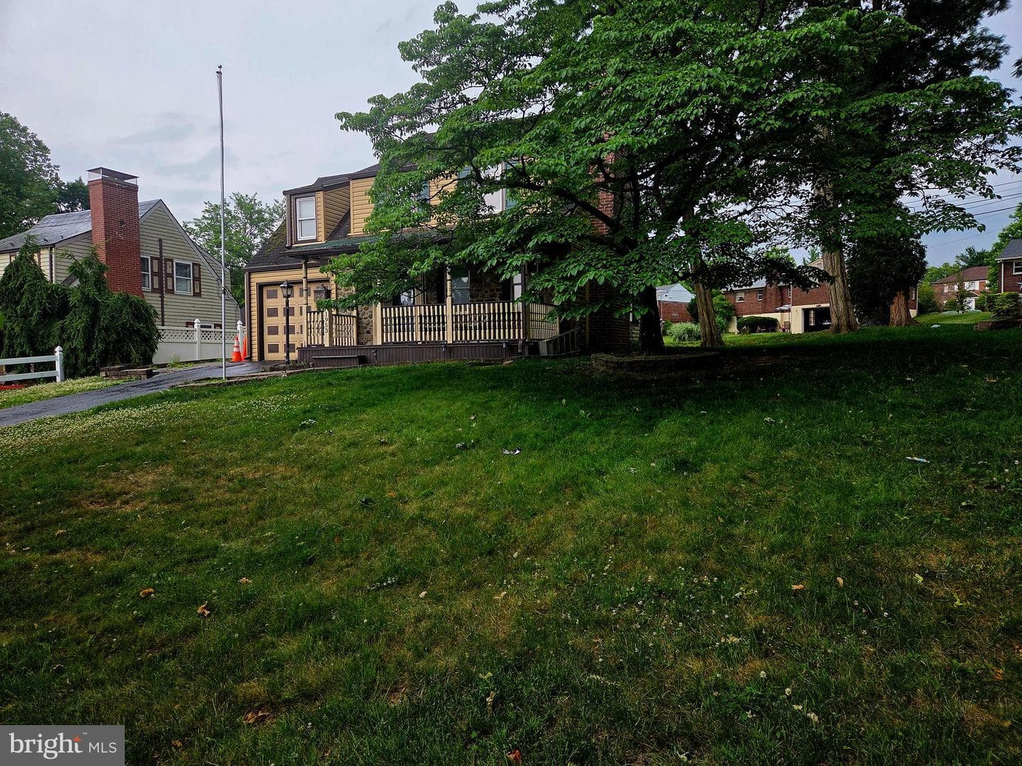1953 Eaton Avenue photo 4