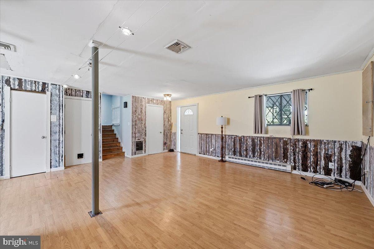 2230 N Lehigh Avenue photo 9