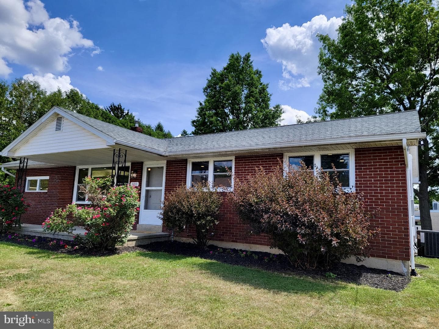 320 E Landis Street photo 3