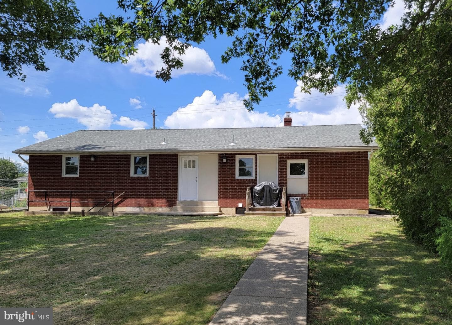 320 E Landis Street photo 30