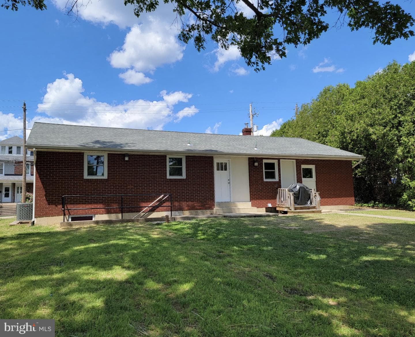 320 E Landis Street photo 31