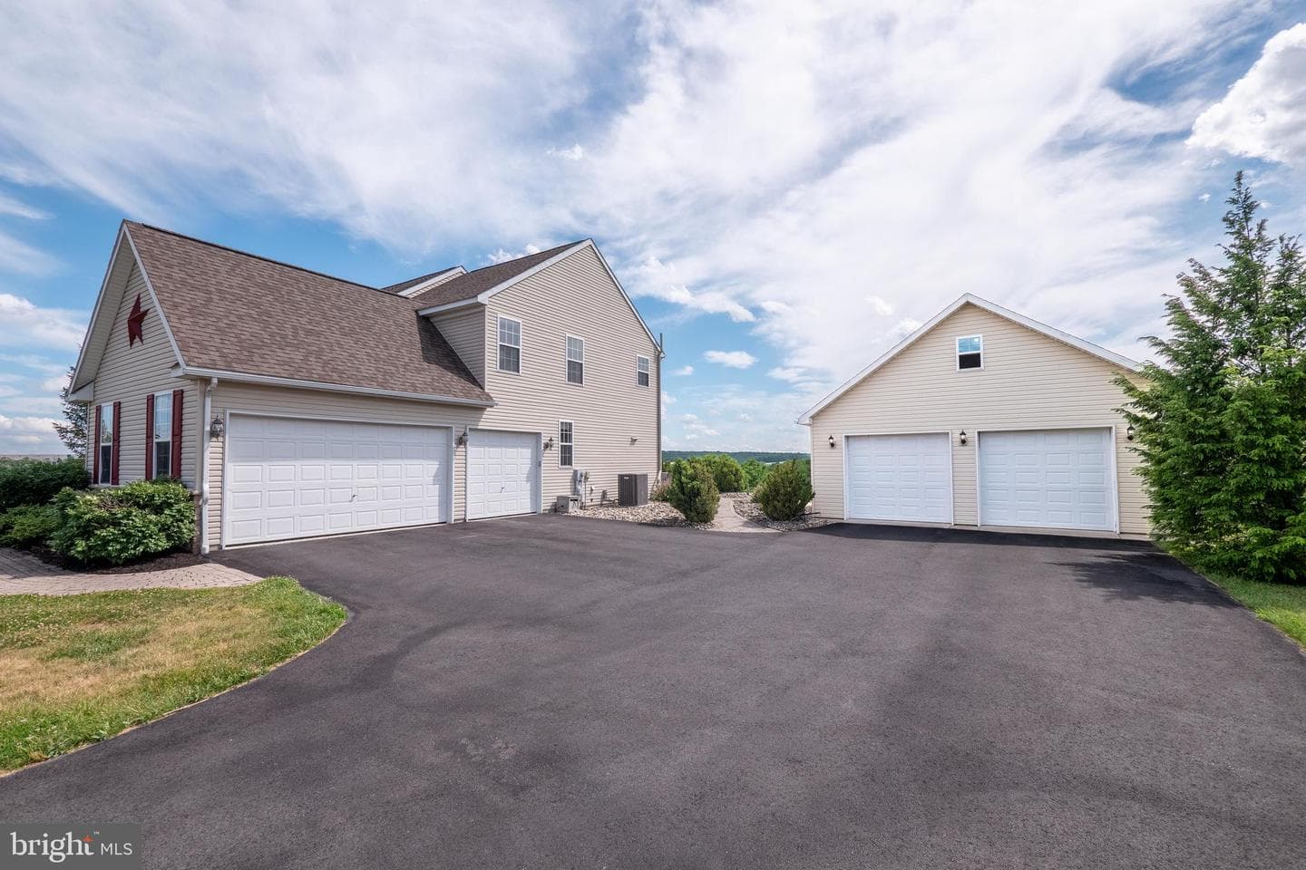 2912 Silver Creek Circle photo 3