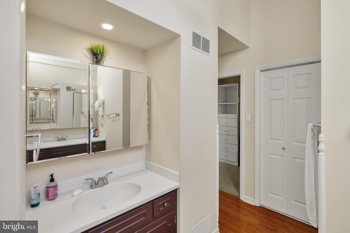 2210 Greenwood Road photo 27