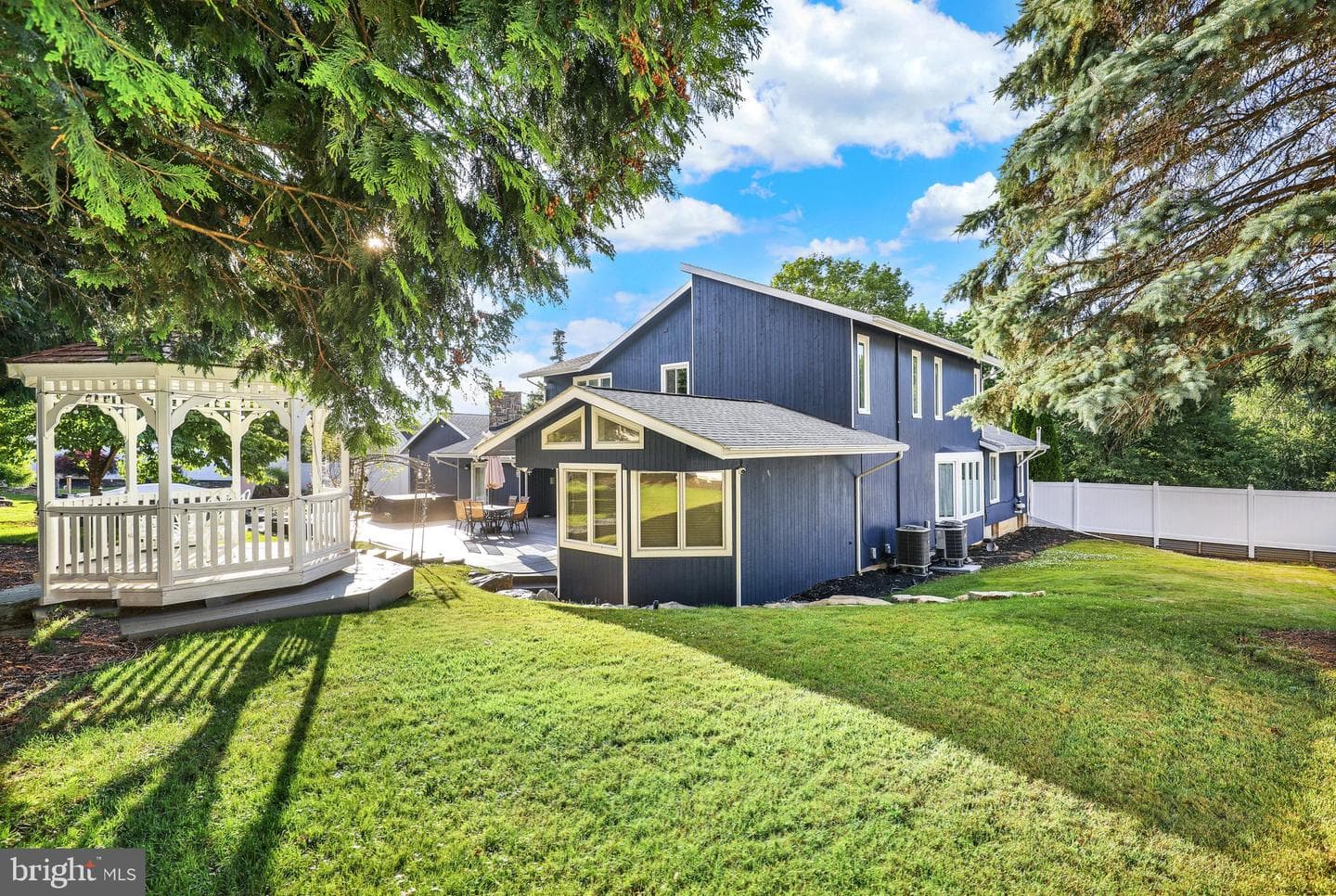 2210 Greenwood Road photo 47