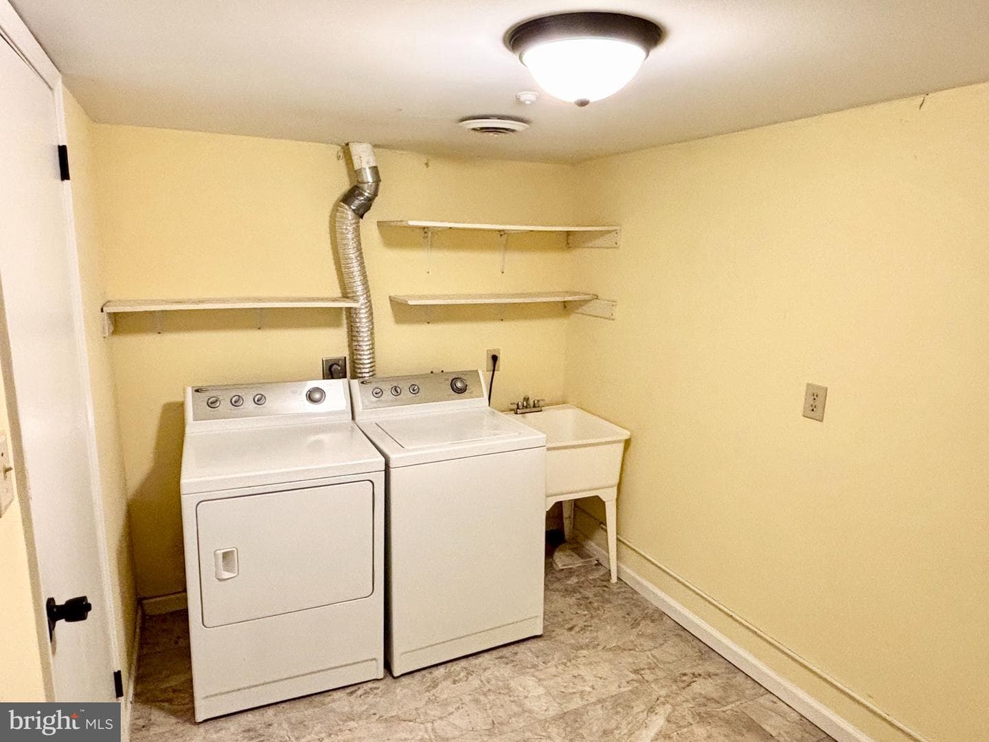 1726 Saratoga Court photo 27