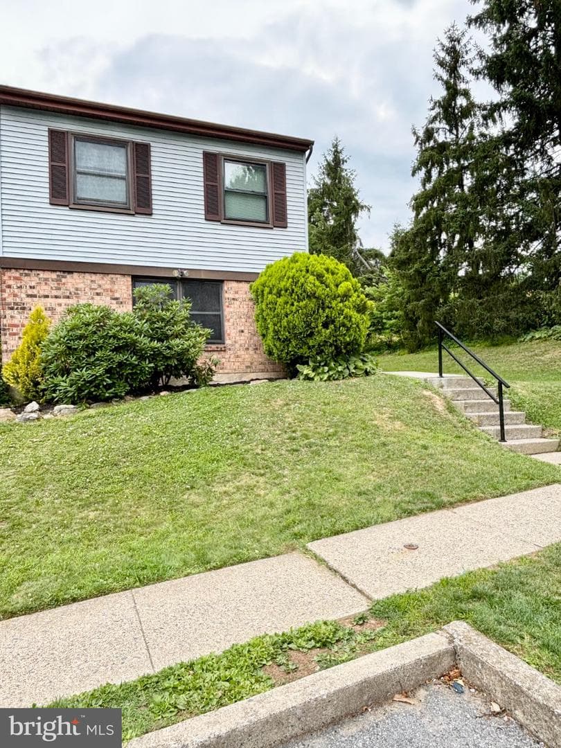 1726 Saratoga Court photo 32
