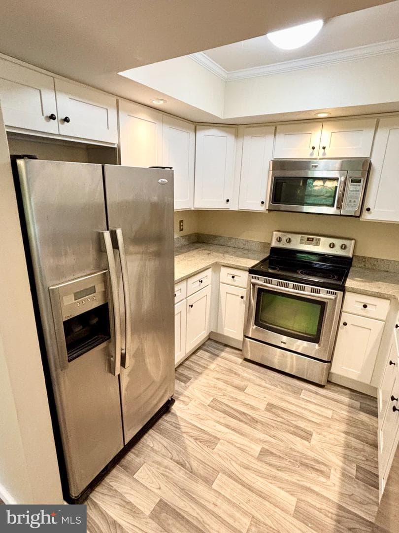 1726 Saratoga Court photo 6