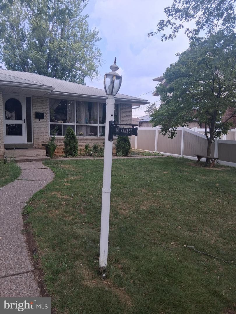 1611 S Race Street photo 3