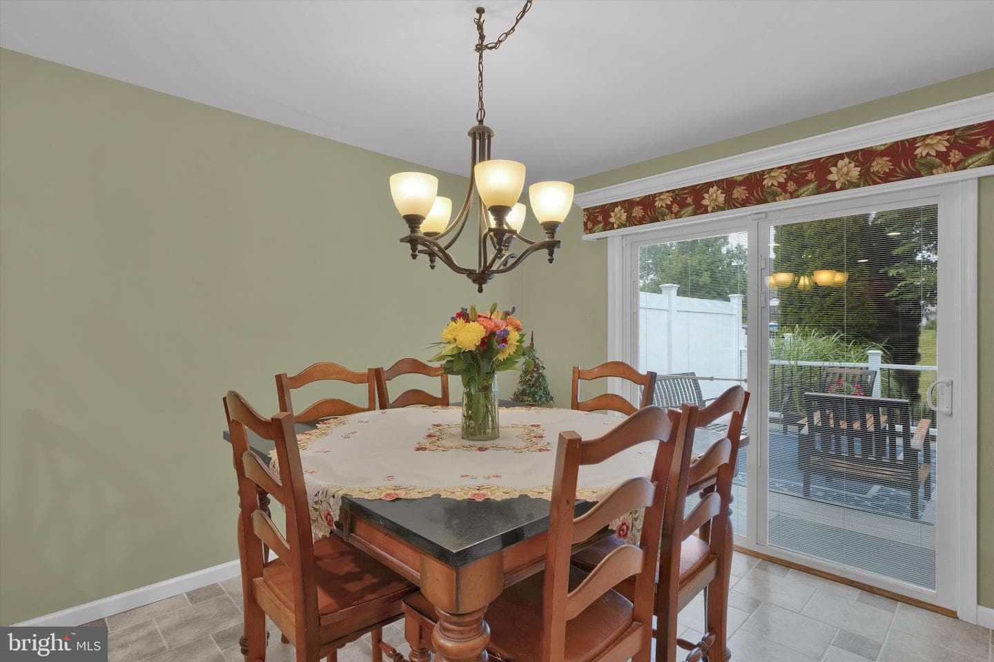2184 Greenmeadow Drive photo 14